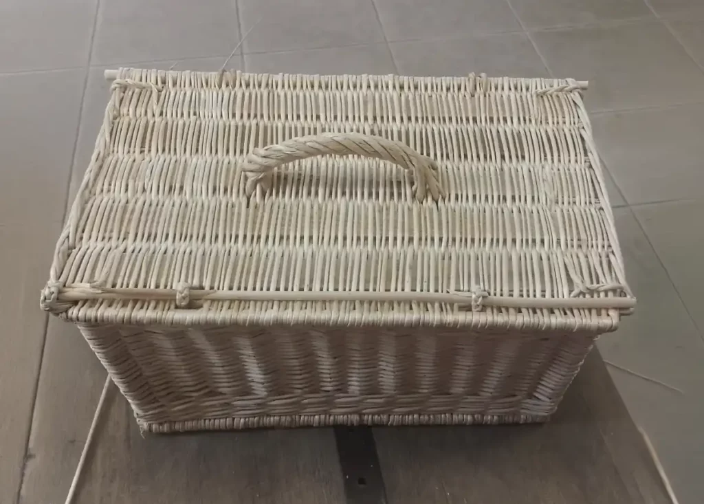 Grande malle de rangement en osier blanc, vannerie traditionnelle Willow.