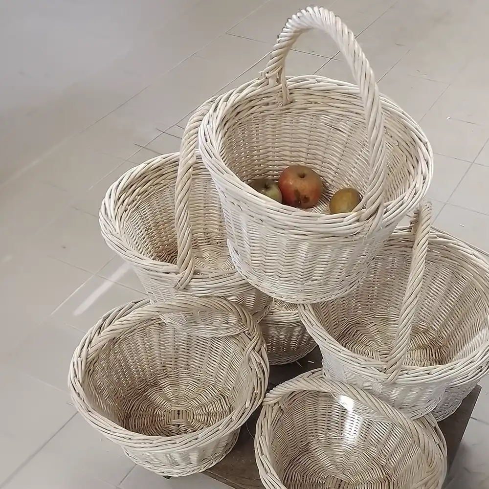 Collection de paniers artisanaux en osier blanc, atelier Willow.